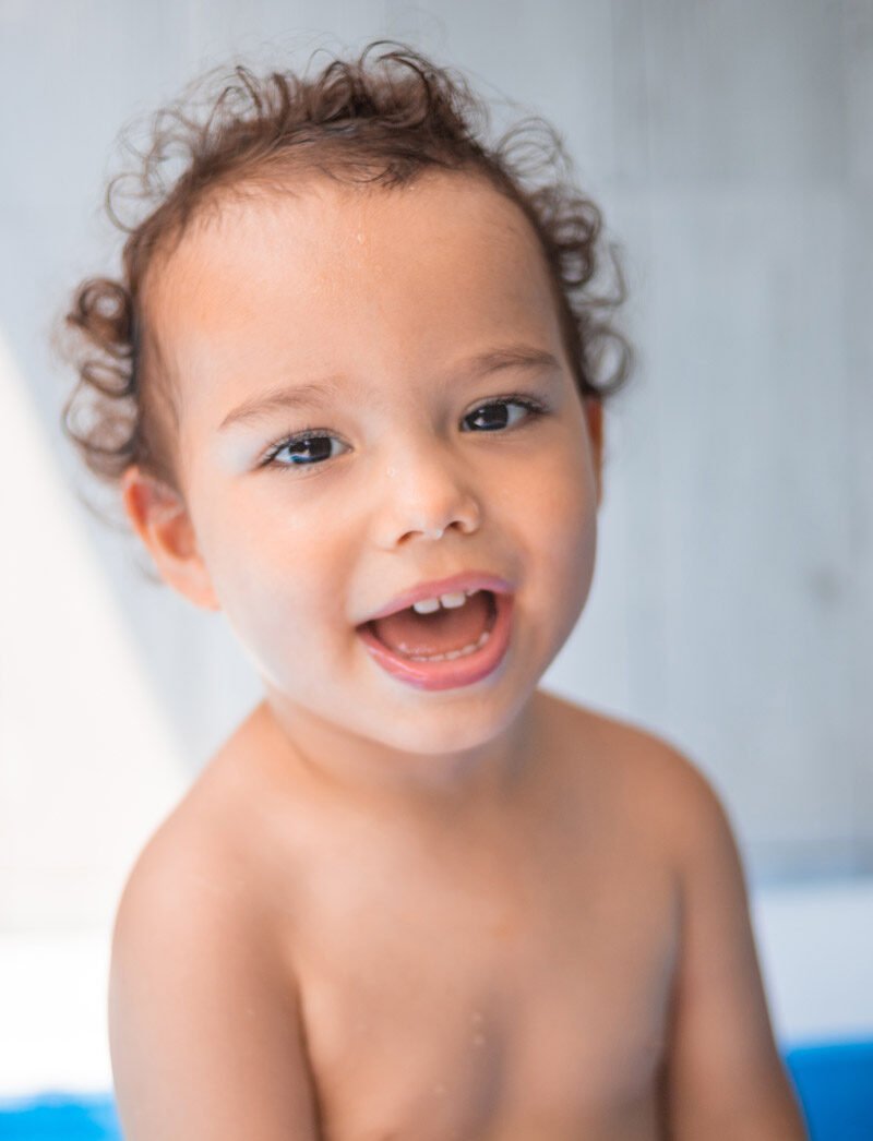Bebé con pocos meses sonriendo