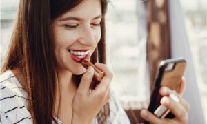 impacto del maquillaje en autoestima y bienestar