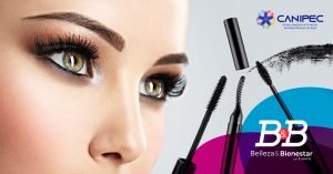 resaltar la mirada con máscara de pestañas