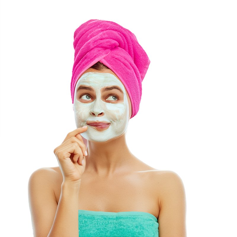 Mujer con mascarilla casera